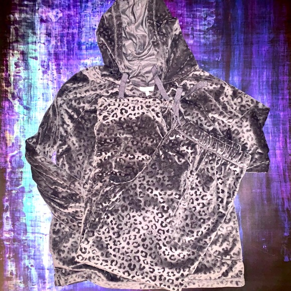 Leopard print velour 2 piece lounge set - Picture 1 of 6